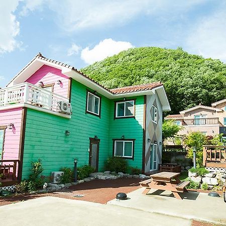 Utopia Pension Gyeongju Esterno foto