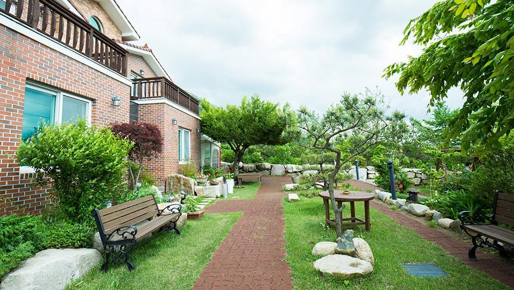 Utopia Pension Gyeongju Esterno foto